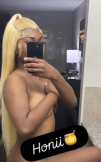 Honii, 23  female escort, Birmingham