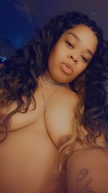 Queen, 28  female escort, Birmingham